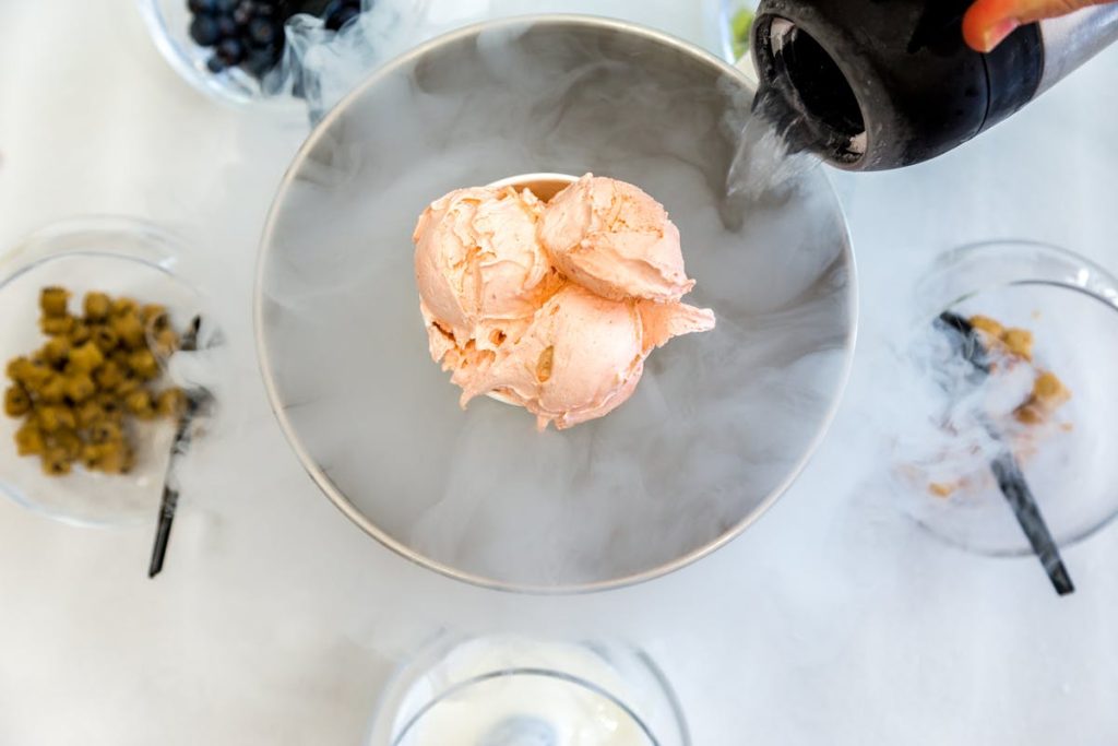 Molecular gastronomy nitrogen ice cream preparation