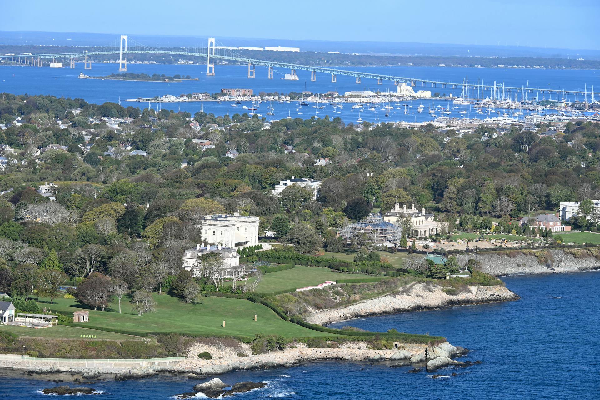 Aerial view of Newport mansions and Narragansett Bay — Rhode Island wholesale cream chargers